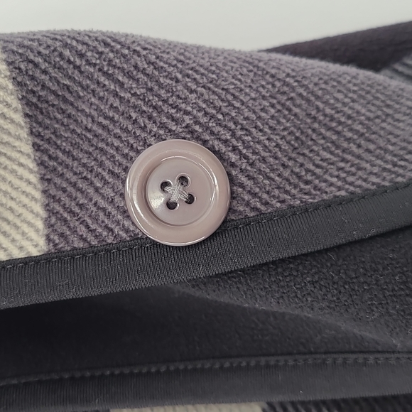 D&CO XS/S light dark Gray black plaid over the shoulder poncho shawl warm cozy - Picture 3 of 5